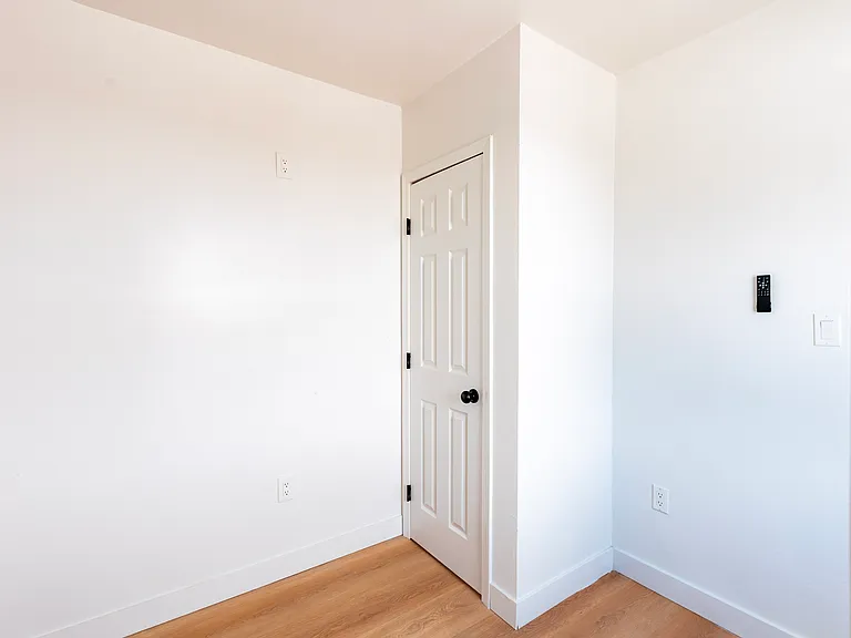 784 E Walton St #A — Photo 12