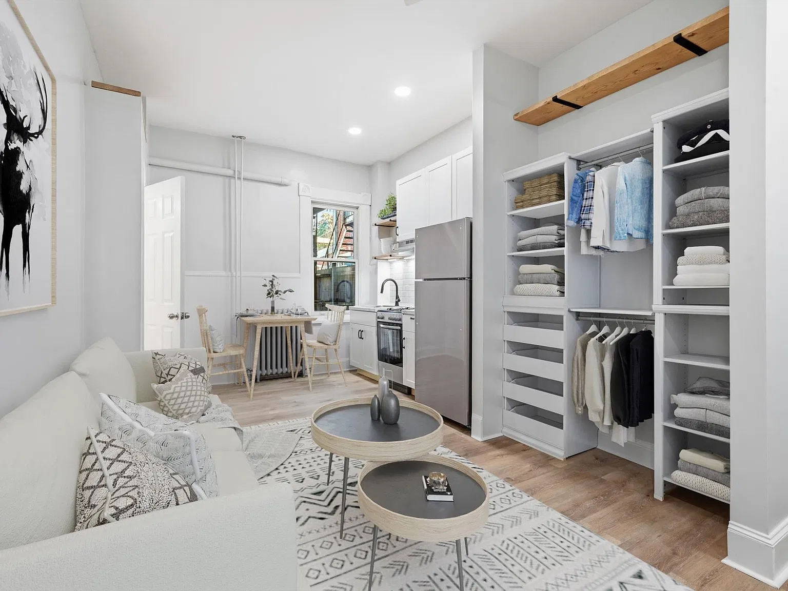 523 W Chestnut St — Photo 2