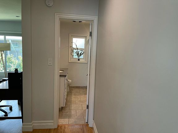 10712 Woodbridge hallway