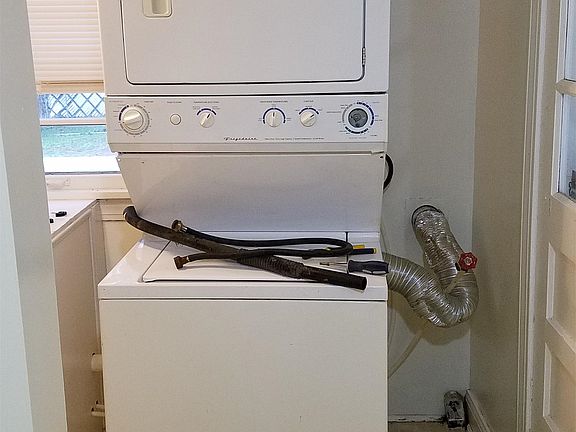 Washer and Dryer offered as a courtesy