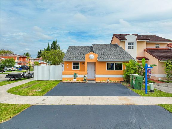 4th image of 1061 SE 13th Ave #1061