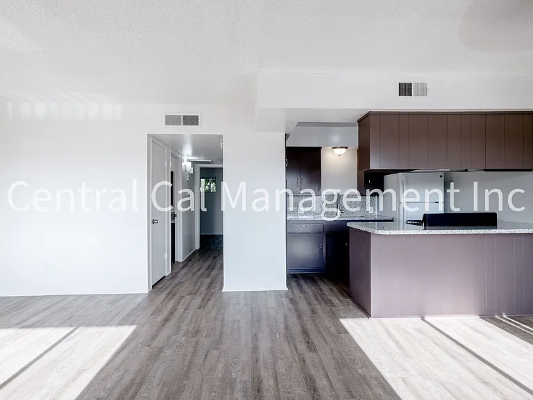 4008 Fishering Drive — Photo 8