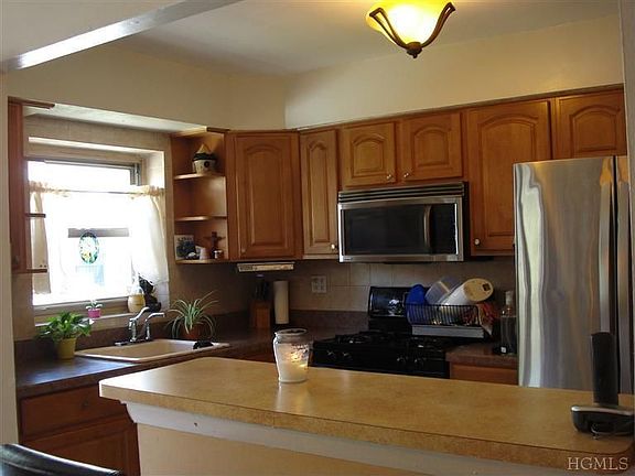 3rd image of 811 Waring Ave