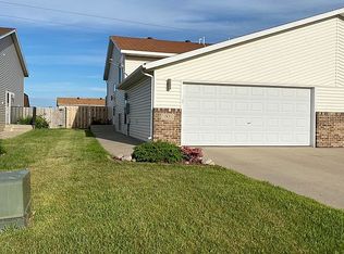 1921 52nd St S, Fargo, ND 58103