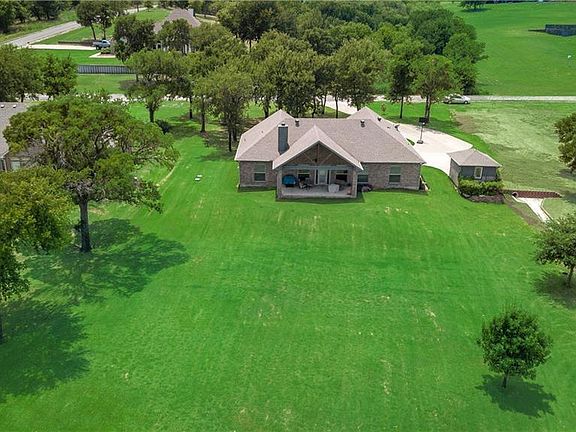 4th image of 413 Meandering Way