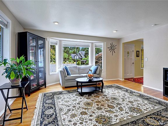 2nd image of 1725 140th Ln SE