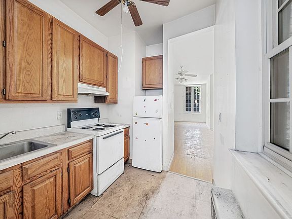 2nd image of 325 W 43rd St #1C