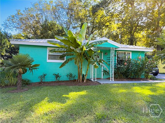 4th image of 559 Pulaski Street