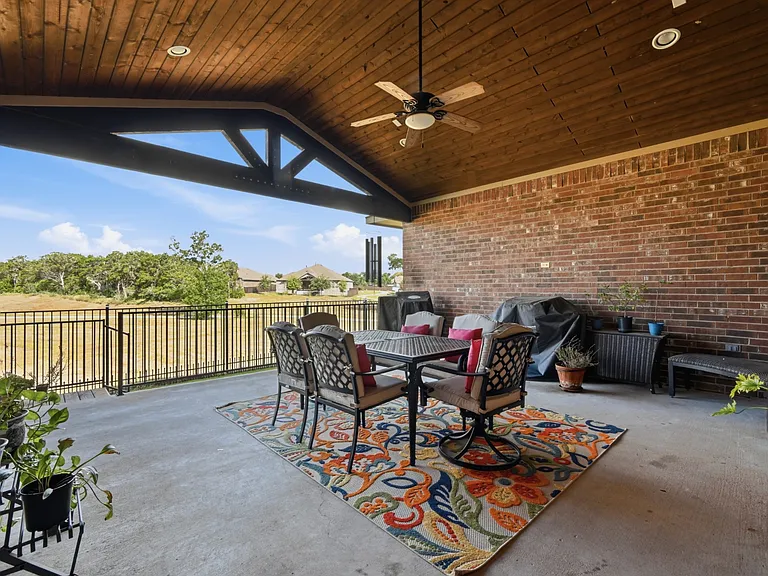 135 Clearwater Way — Photo 33