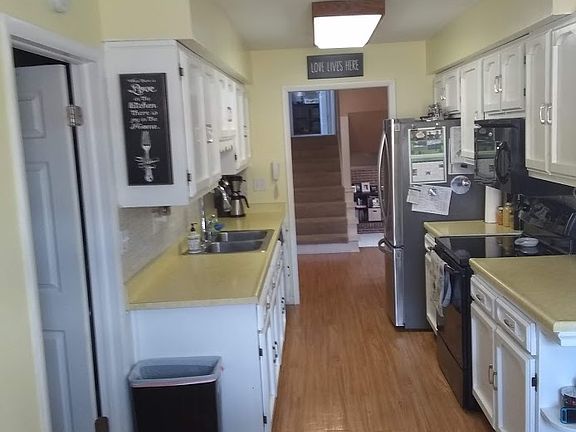 2nd image of 221 Trumpet Dr