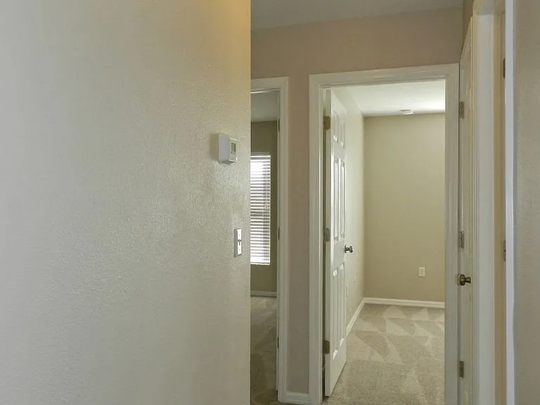 10837 Kensington Park Ave — Photo 20