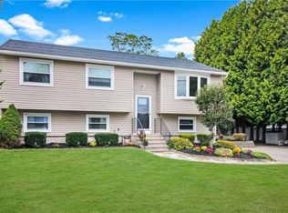 23 Fields View Rd, Bradford, RI 02808