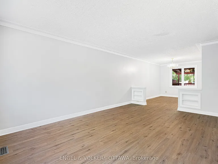1402 Kilborn Ave — Photo 8