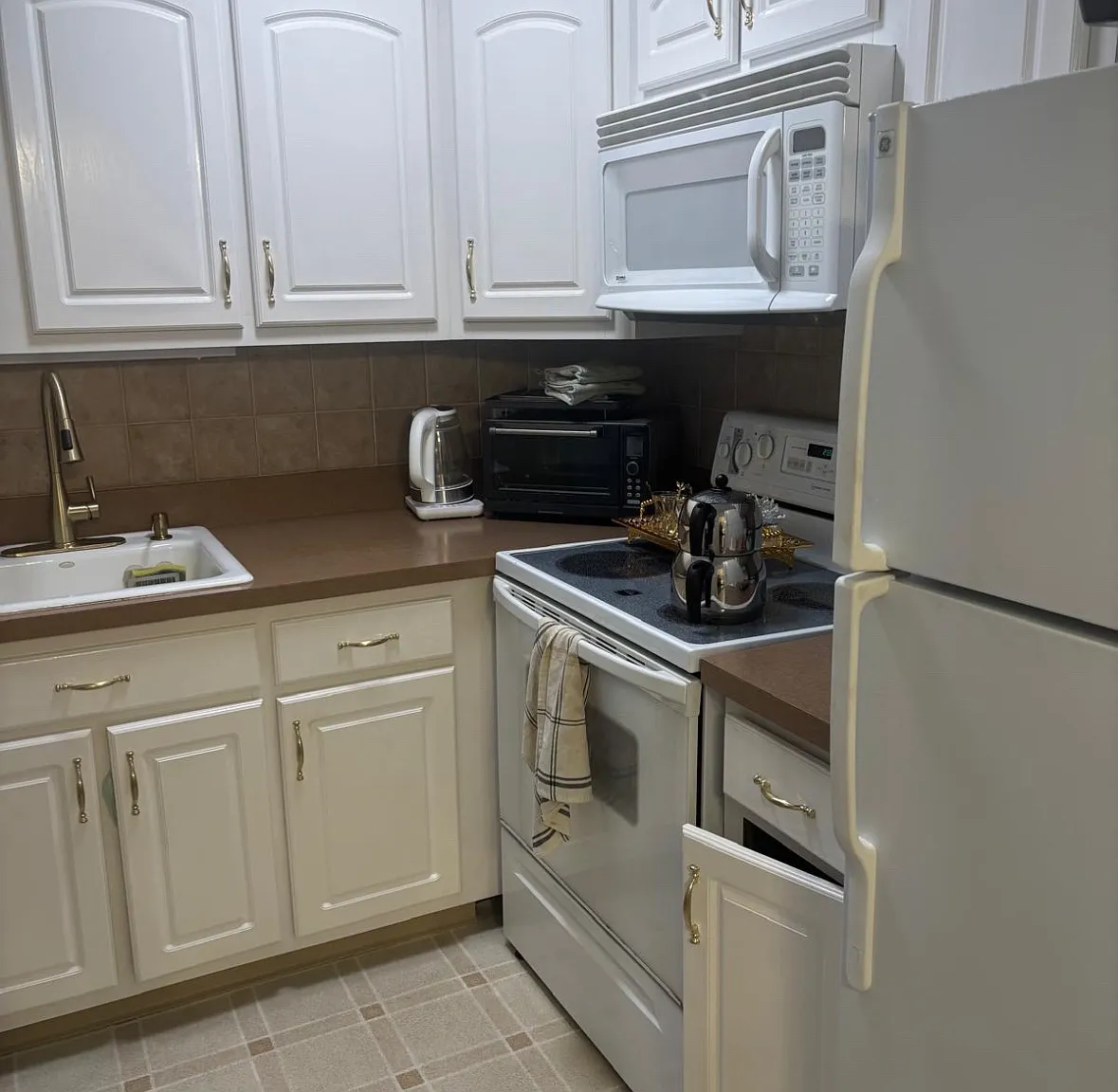464 Liberty St — Photo 4