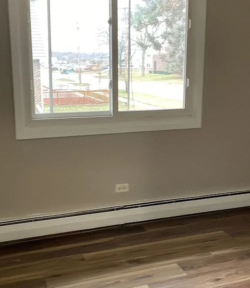 260 E Grand Ave — Photo 18
