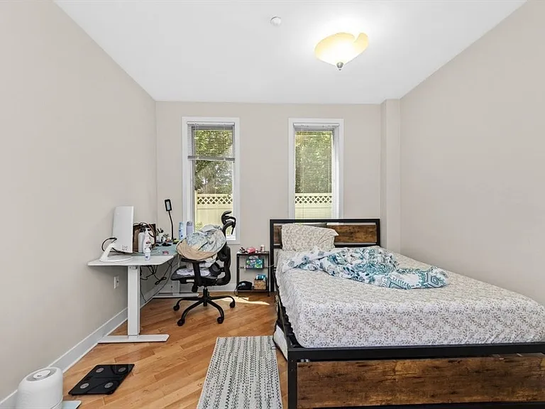 24 Bay State Rd #5 — Photo 16