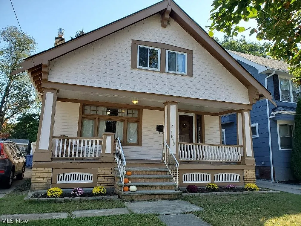 1649 Cordova Ave photo 1