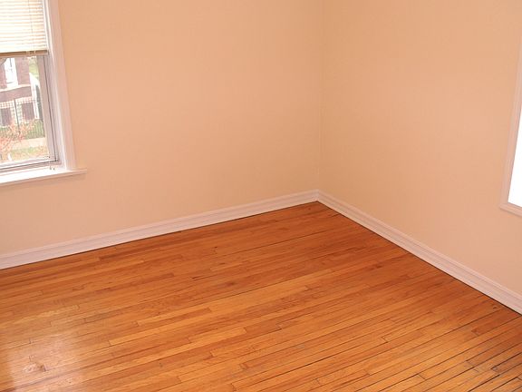 5th image of 3038 W Wellington Ave