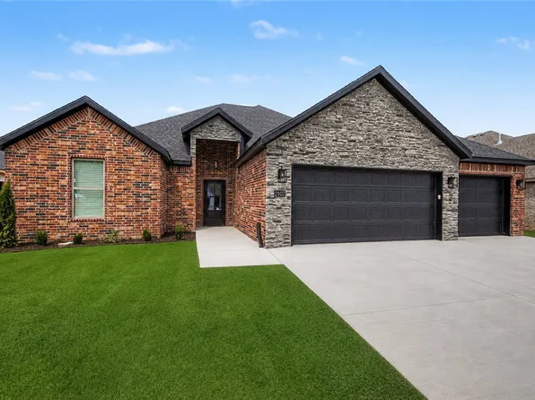 2102 N Dagan St, Siloam Springs, AR 72761