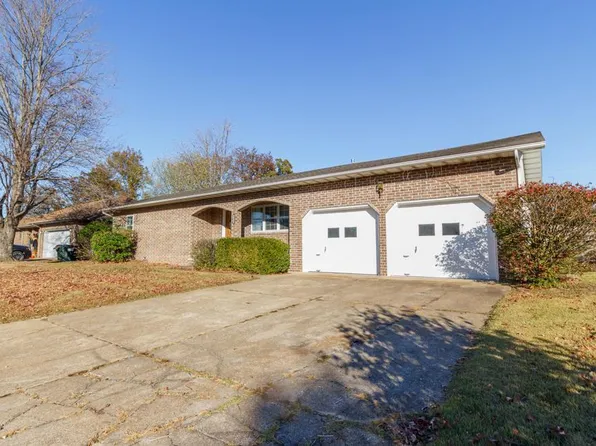 1424 Deadra Dr, Lebanon, MO 65536