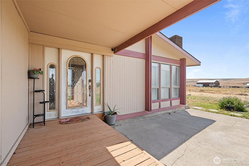 4th image of 411 N Wahl