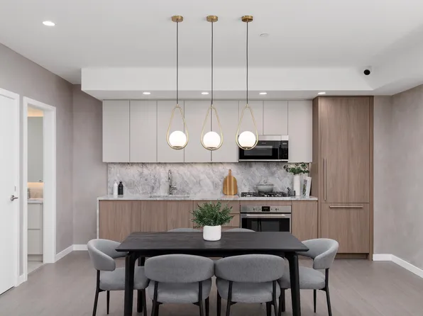 1175 Pinetree Way #1403, Coquitlam, BC V3B 0Y1