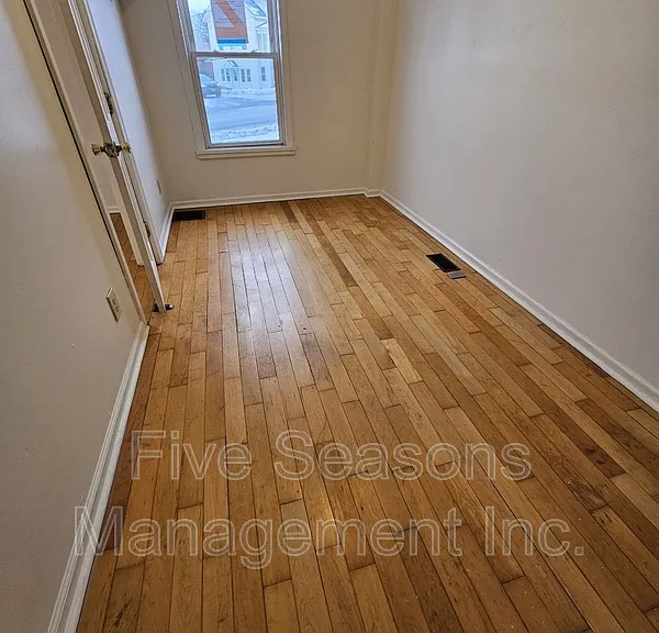 432 Colchester Ave — Photo 5