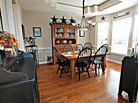 4th image of 5527 Grandwood Ln