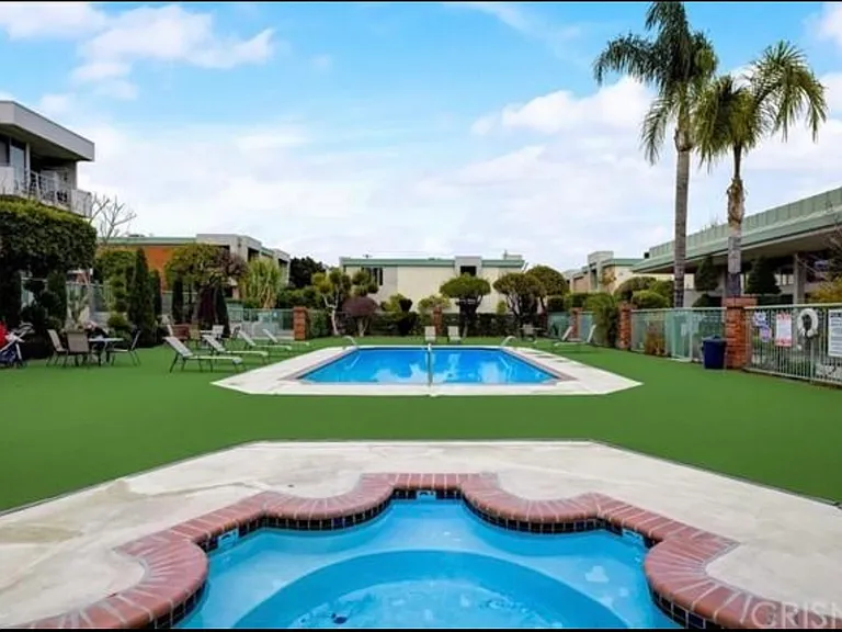 5301 Balboa Blvd #F7 — Photo 29