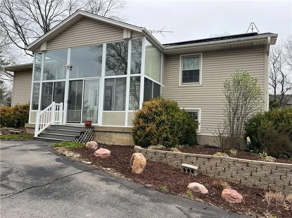 11535 S Clare Rd, Olathe, KS 66061