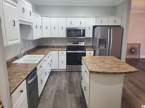 4th image of 2424 Lakewood Dr