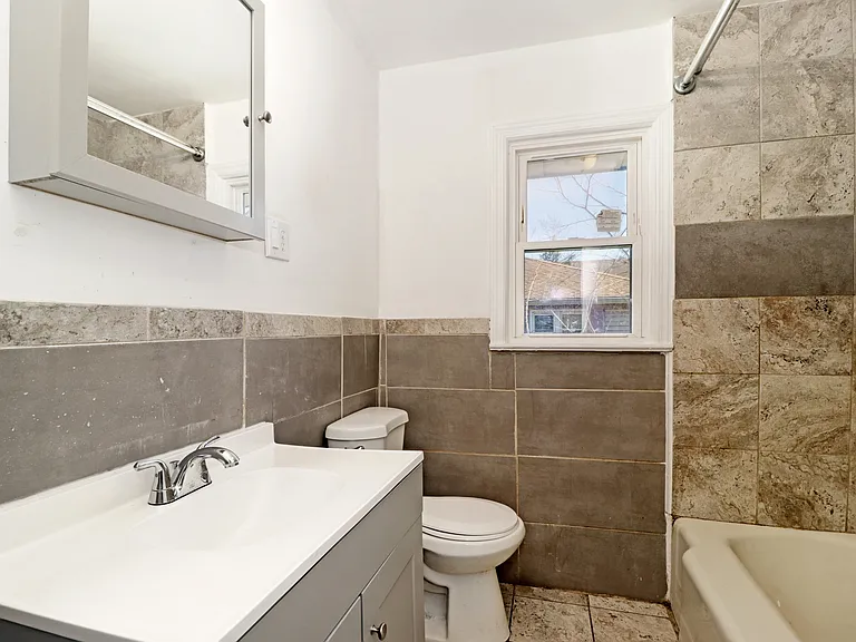 260 Shepard Ave — Photo 11