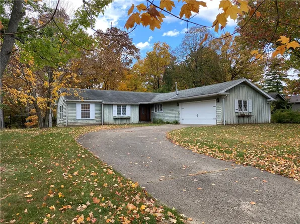 2506 Village Rd, Charleston, IL 61920