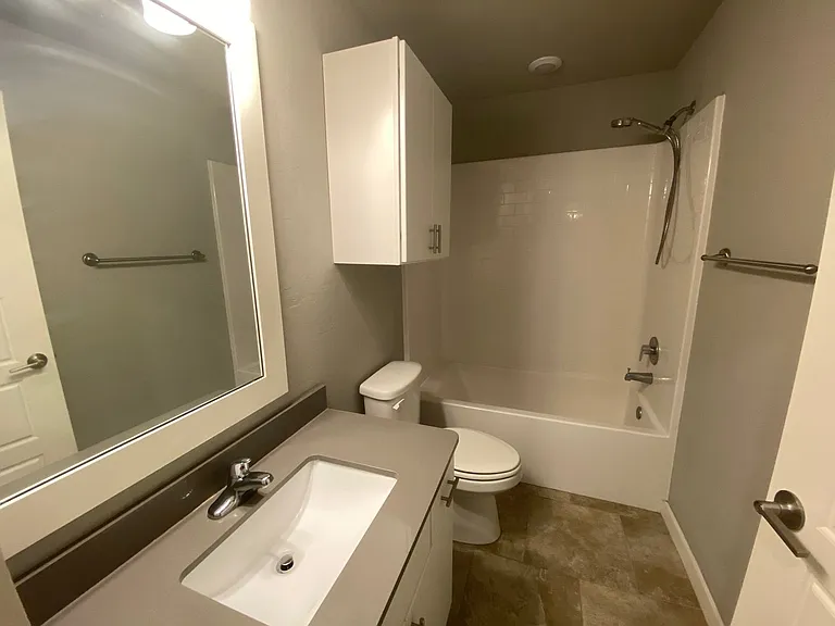 17612 Hampton Park Dr #B — Photo 32
