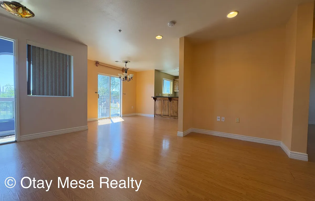 Building Photo - 1061 Saturn Blvd