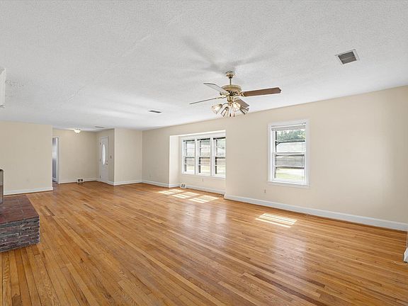5th image of 7 Acorn Ct