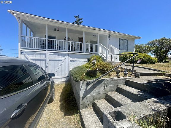 5th image of 2519 Everett Ave