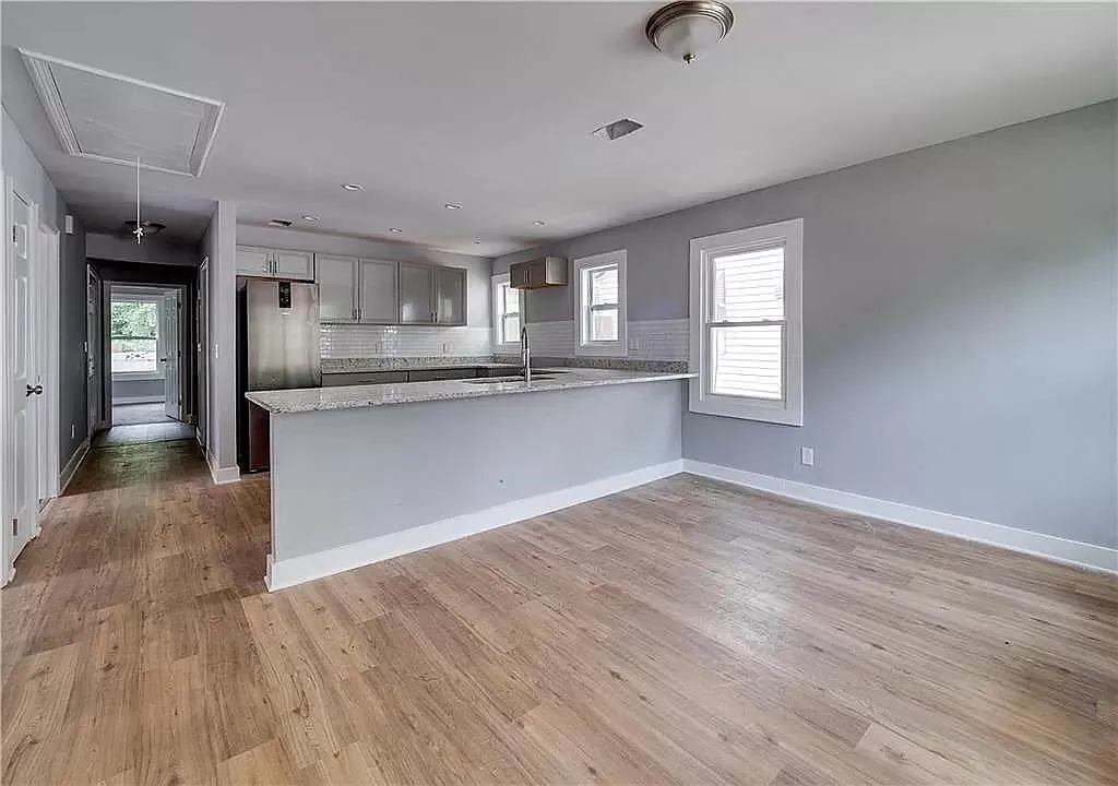 3 bed, 1360 sqft, $1,900 — Photo 3