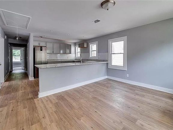 3rd image of 294 Booker St SW