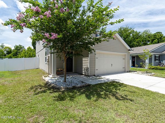 2nd image of 8066 MEADOW WALK Lane