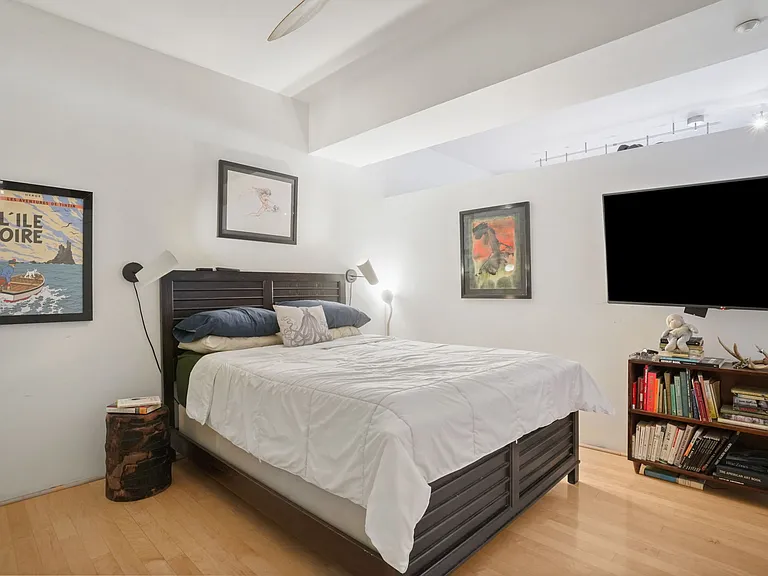 1313 Washington St #215 — Photo 18