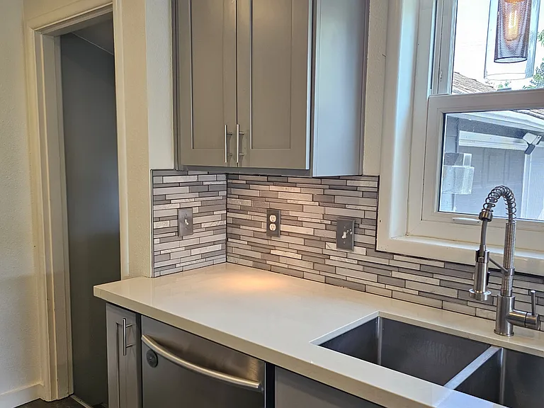 825 N Baldwin St — Photo 12