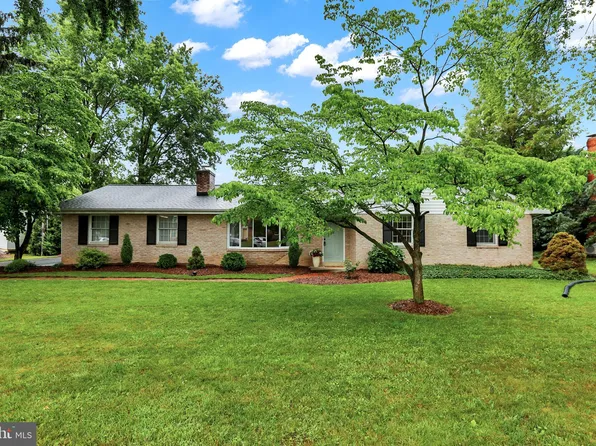 264 School Ln, Mount Joy, PA 17552