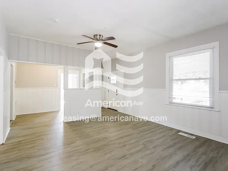 556771_004_wm_-_living_room_13189094.jpg