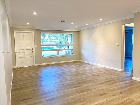 3rd image of 1030 SW 32nd St
