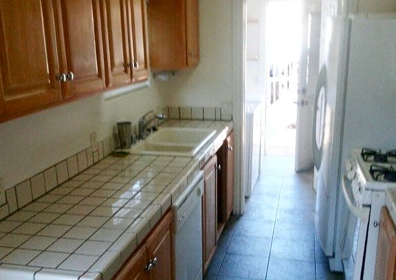 3rd image of 12439 Louise Ave