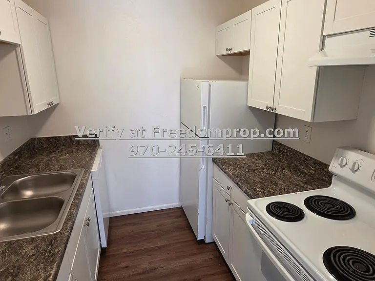 N 21st St 1300 - Chateau — Photo 4
