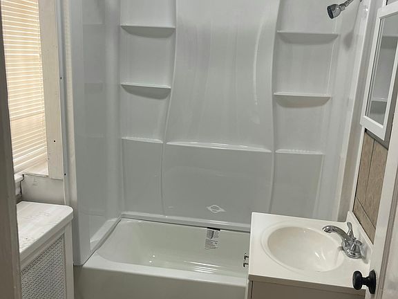 2nd image of 6437 N Broad St APT 1