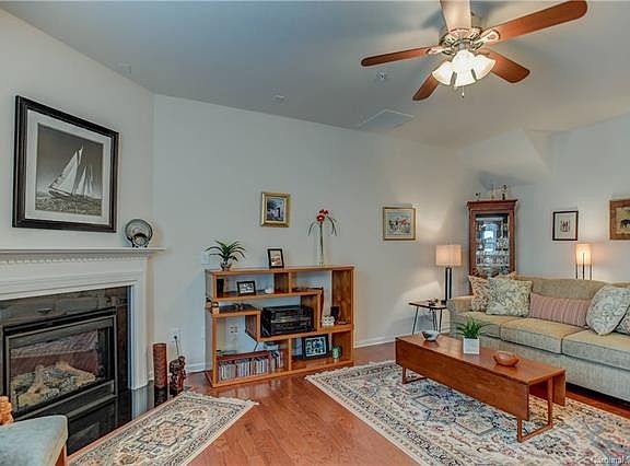 3rd image of 113 Clarendon St Unit B