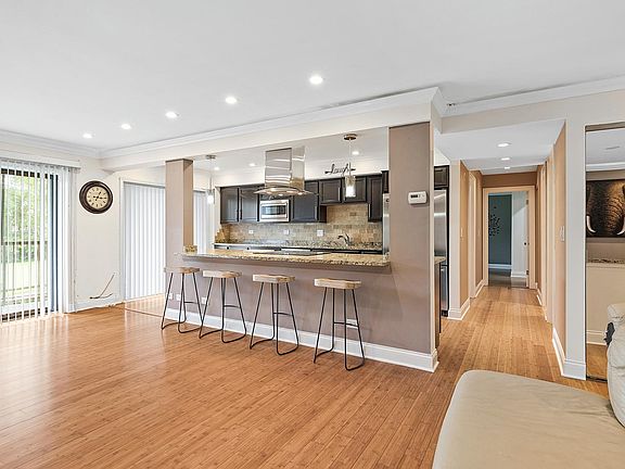 5th image of 250 W Parliament Pl APT 107